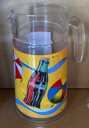 5003-1 € 15,00 coca cola schenkkan afb. strandbal parasol en flesje.jpeg